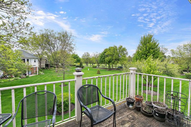 2838 Meadow Lane W2, Schaumburg, IL 60193