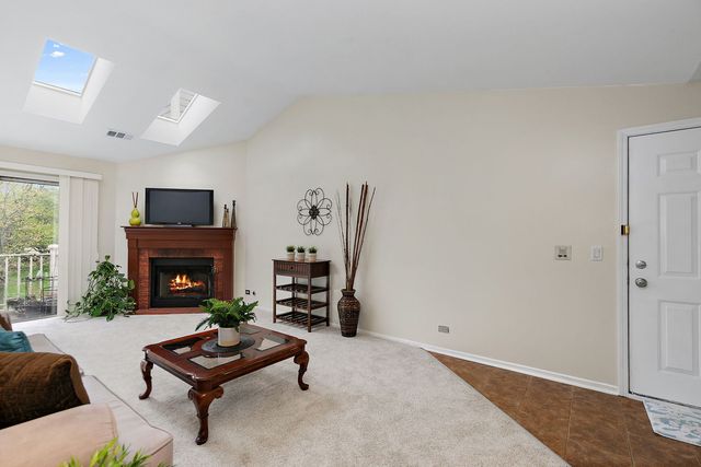 2838 Meadow Lane W2, Schaumburg, IL 60193
