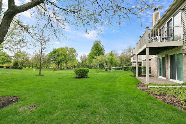 2838 Meadow Lane W2, Schaumburg, IL 60193