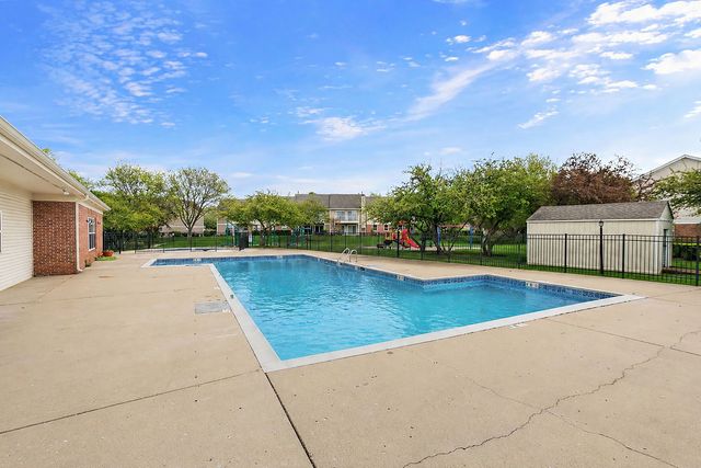 2838 Meadow Lane W2, Schaumburg, IL 60193