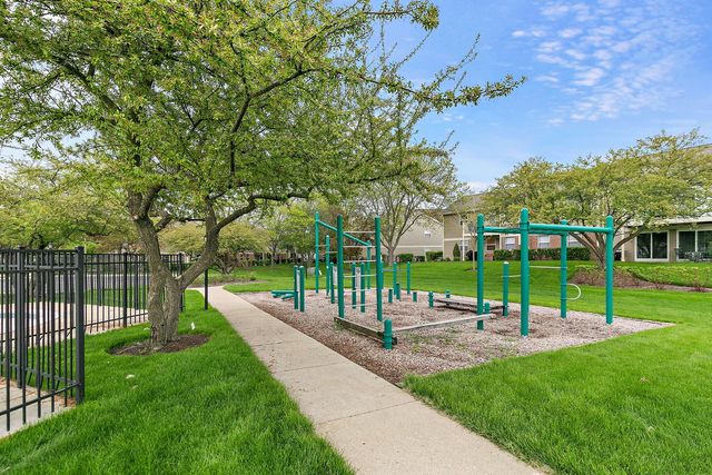 2838 Meadow Lane W2, Schaumburg, IL 60193