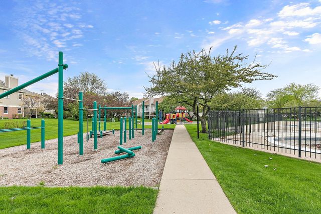 2838 Meadow Lane W2, Schaumburg, IL 60193