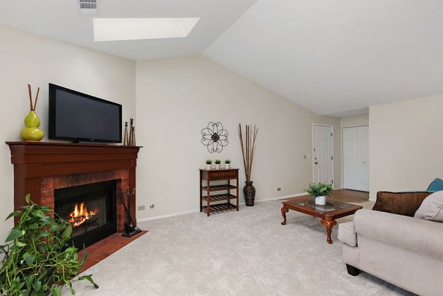 2838 Meadow Lane W2, Schaumburg, IL 60193