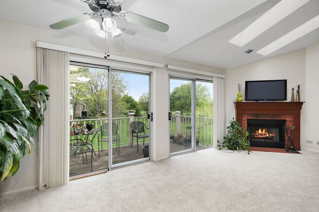 2838 Meadow Lane W2, Schaumburg, IL 60193