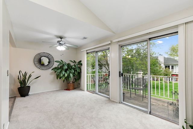2838 Meadow Lane W2, Schaumburg, IL 60193
