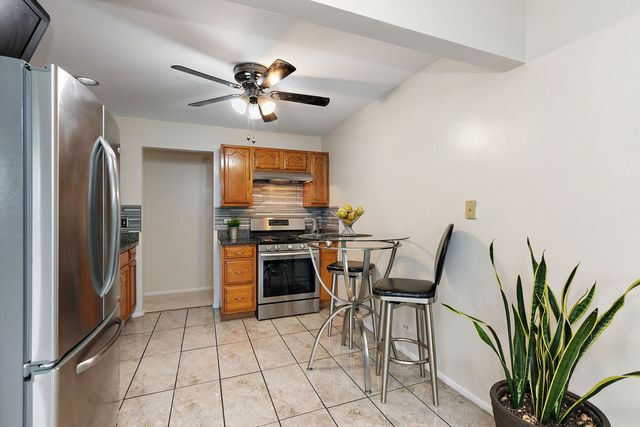 2838 Meadow Lane W2, Schaumburg, IL 60193