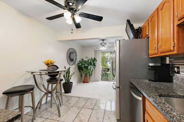 2838 Meadow Lane W2, Schaumburg, IL 60193