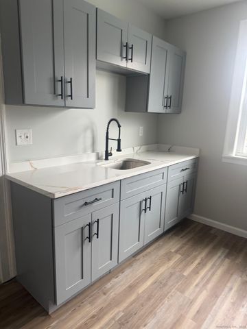 60 Arnold Street 2nd Floor, Hartford, CT 06106