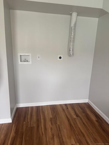 60 Arnold Street 2nd Floor, Hartford, CT 06106