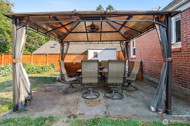 214 Summit Avenue, Fircrest, WA 98466