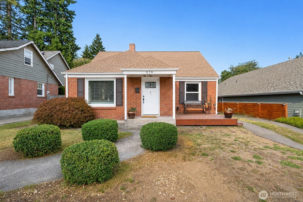 214 Summit Avenue, Fircrest, WA 98466