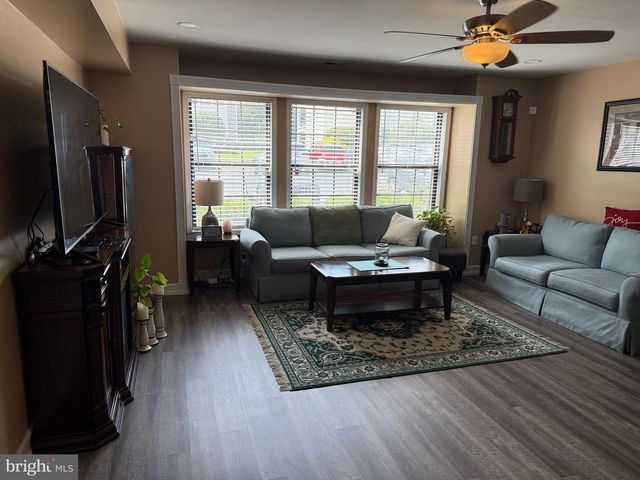 22 BRIDGEWATER DR, Marlton, NJ 08053