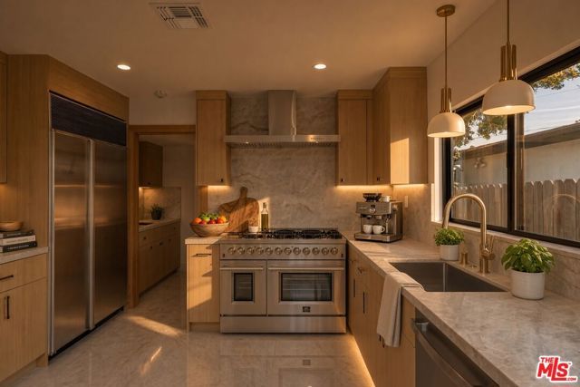 2407 Guthrie Drive, Los Angeles, CA 90034