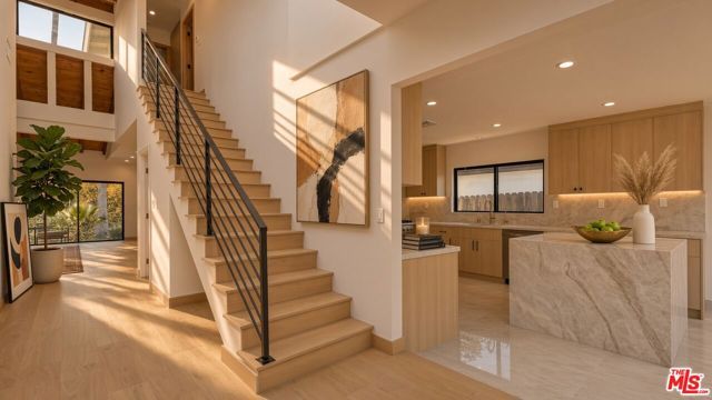 2407 Guthrie Drive, Los Angeles, CA 90034