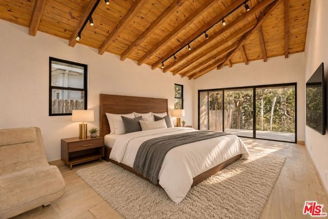 2407 Guthrie Drive, Los Angeles, CA 90034