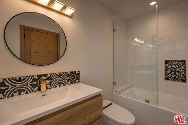 2407 Guthrie Drive, Los Angeles, CA 90034