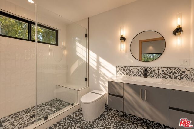 2407 Guthrie Drive, Los Angeles, CA 90034