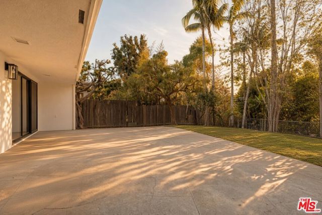 2407 Guthrie Drive, Los Angeles, CA 90034