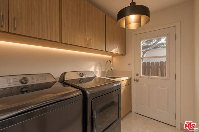 2407 Guthrie Drive, Los Angeles, CA 90034