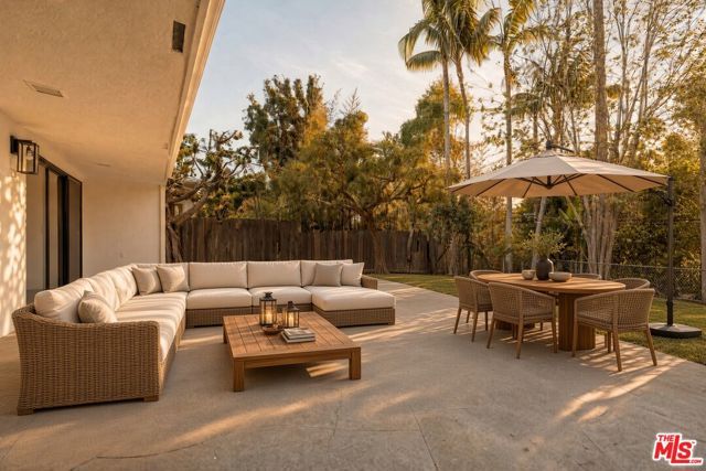 2407 Guthrie Drive, Los Angeles, CA 90034