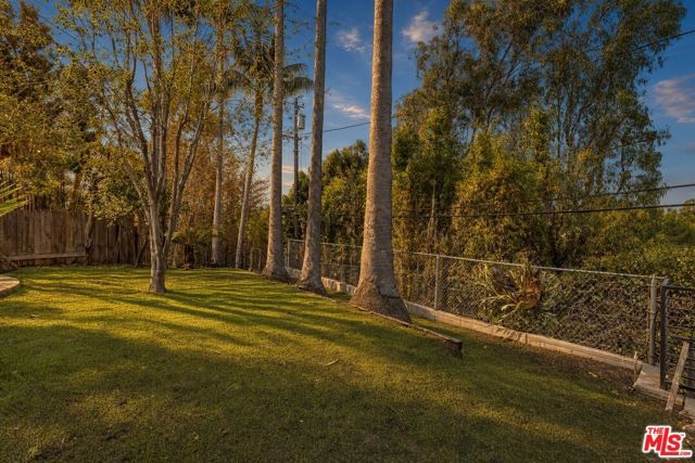 2407 Guthrie Drive, Los Angeles, CA 90034