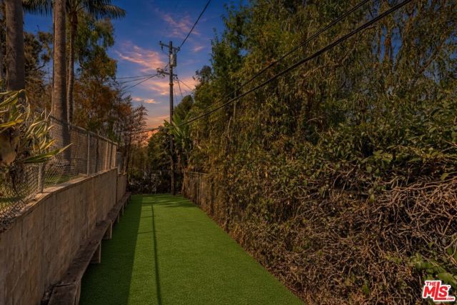 2407 Guthrie Drive, Los Angeles, CA 90034