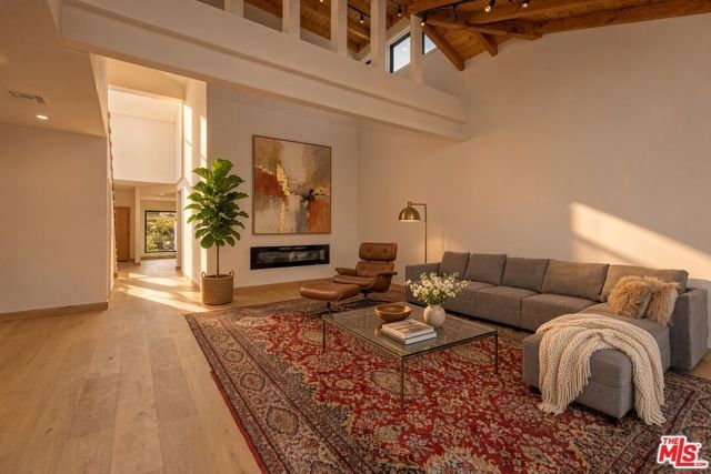 2407 Guthrie Drive, Los Angeles, CA 90034