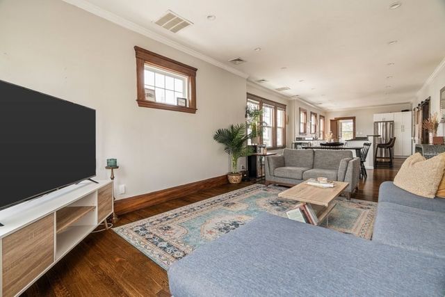 38 Saint Gregory 38, Boston, MA 02124