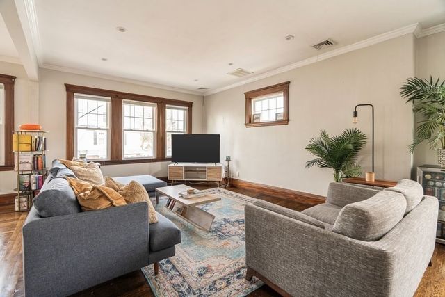 38 Saint Gregory 38, Boston, MA 02124