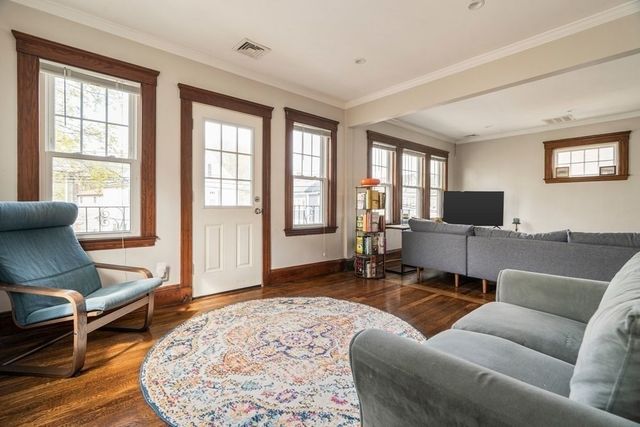 38 Saint Gregory 38, Boston, MA 02124