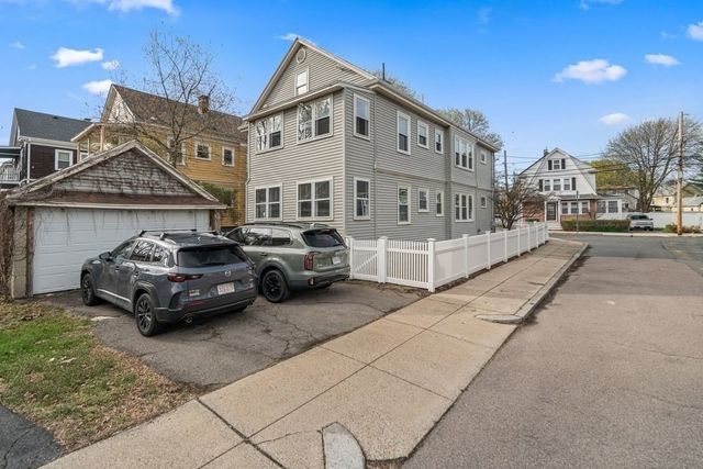 38 Saint Gregory 38, Boston, MA 02124