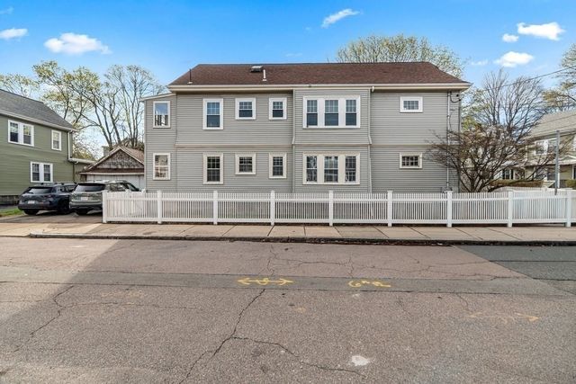 38 Saint Gregory 38, Boston, MA 02124