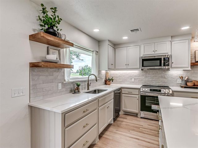 1003 N Euclid Avenue, Cashion, OK 73016