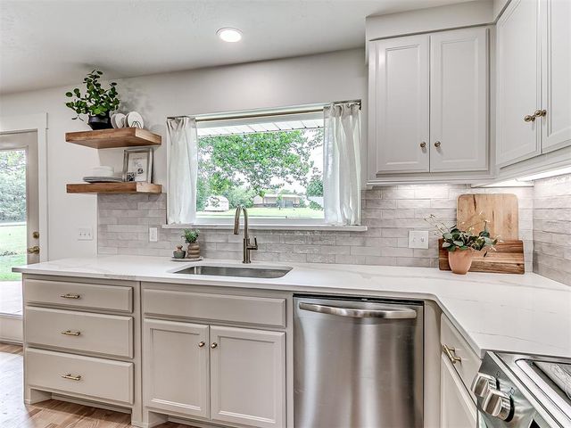 1003 N Euclid Avenue, Cashion, OK 73016