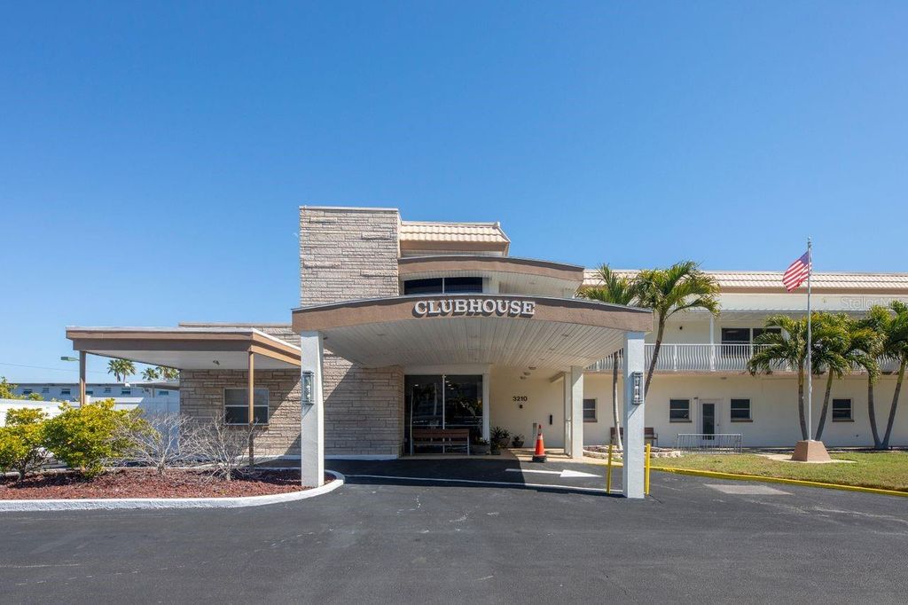 Image 34 of property listing at 3128 59TH STREET S 211, Gulfport, FL 33707