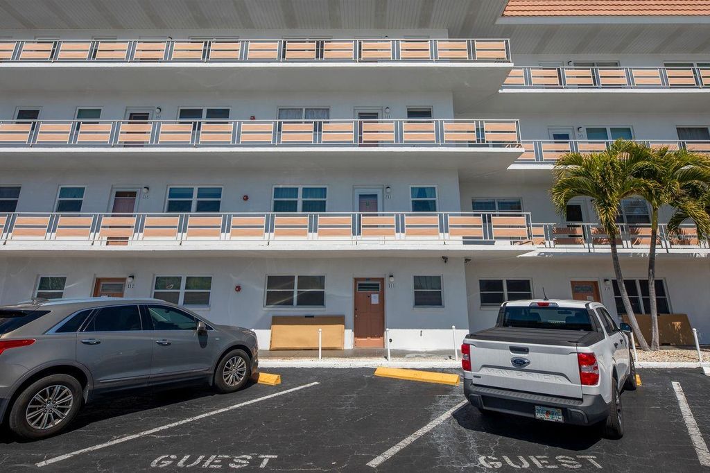 Image 38 of property listing at 3128 59TH STREET S 211, Gulfport, FL 33707