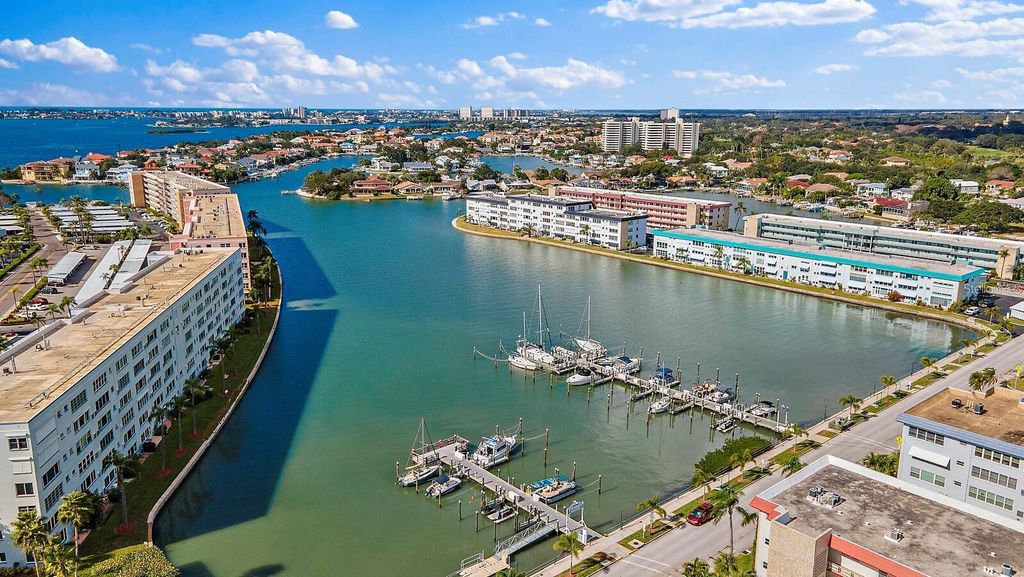 Image 44 of property listing at 3128 59TH STREET S 211, Gulfport, FL 33707