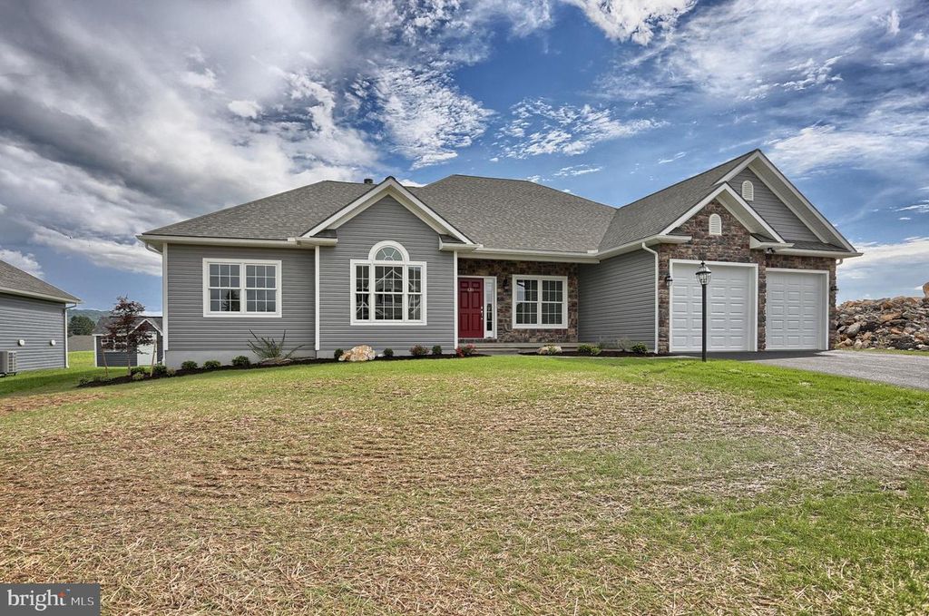 2009 ROLLING MEADOW RD, Lebanon, PA 17046