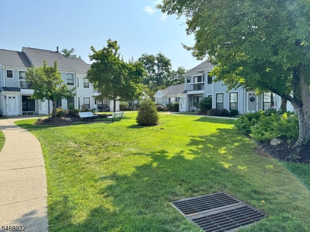 29 Krinsky Ct, Mahwah Twp., NJ 07430 — photo 2