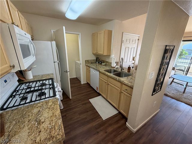 950 Seven Hills Drive 227, Henderson, NV 89052