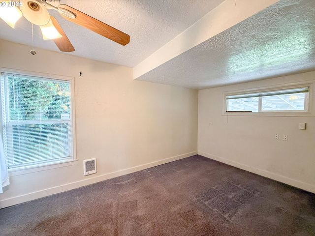 1821 NICHOLS Blvd, Longview, WA 98632