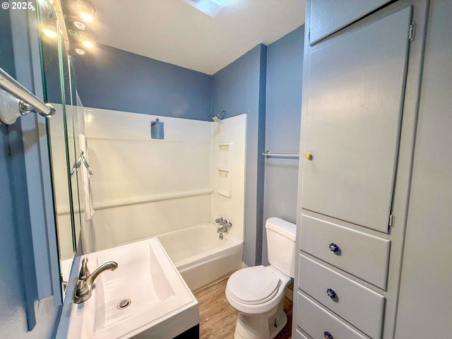 1821 NICHOLS Blvd, Longview, WA 98632