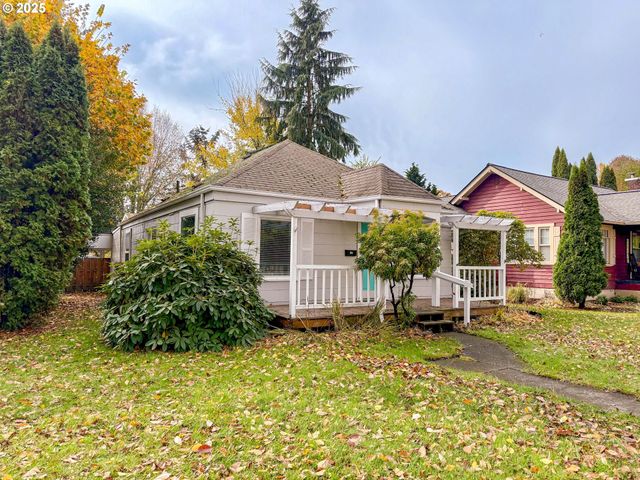 1821 NICHOLS Blvd, Longview, WA 98632