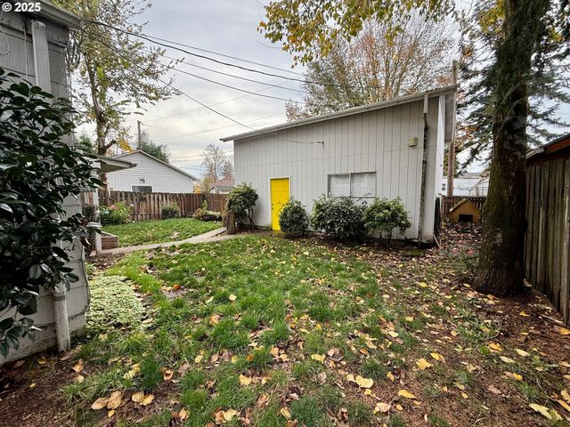 1821 NICHOLS Blvd, Longview, WA 98632