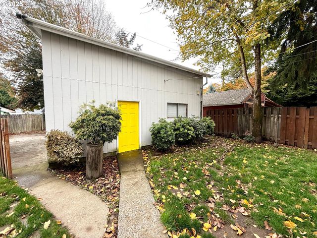 1821 NICHOLS Blvd, Longview, WA 98632