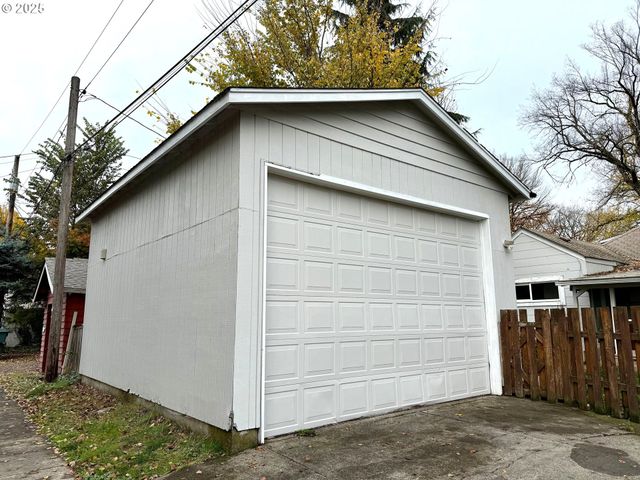 1821 NICHOLS Blvd, Longview, WA 98632