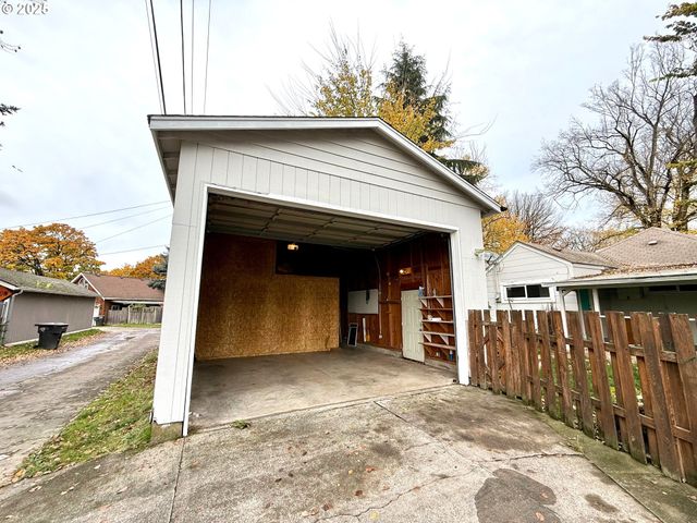 1821 NICHOLS Blvd, Longview, WA 98632