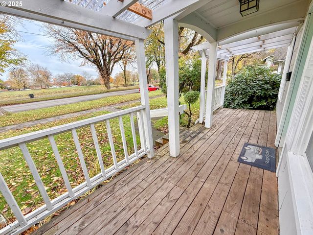 1821 NICHOLS Blvd, Longview, WA 98632