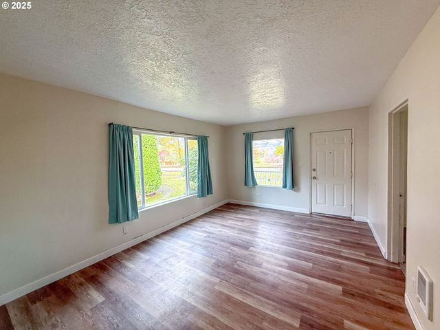 1821 NICHOLS Blvd, Longview, WA 98632