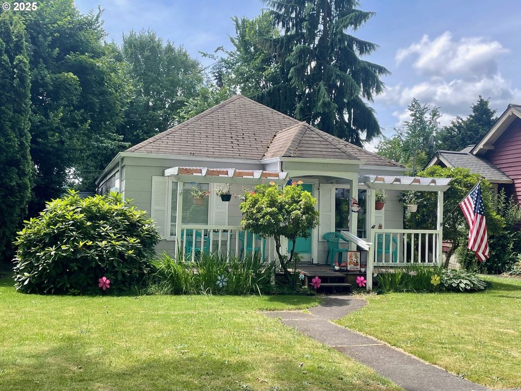 1821 NICHOLS Blvd, Longview, WA 98632